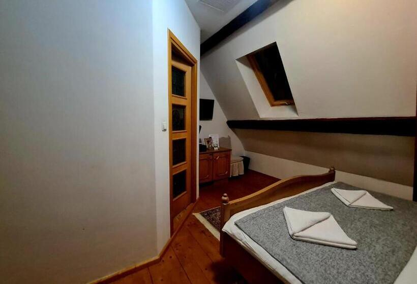 标准间, Armenopolis Adults Only