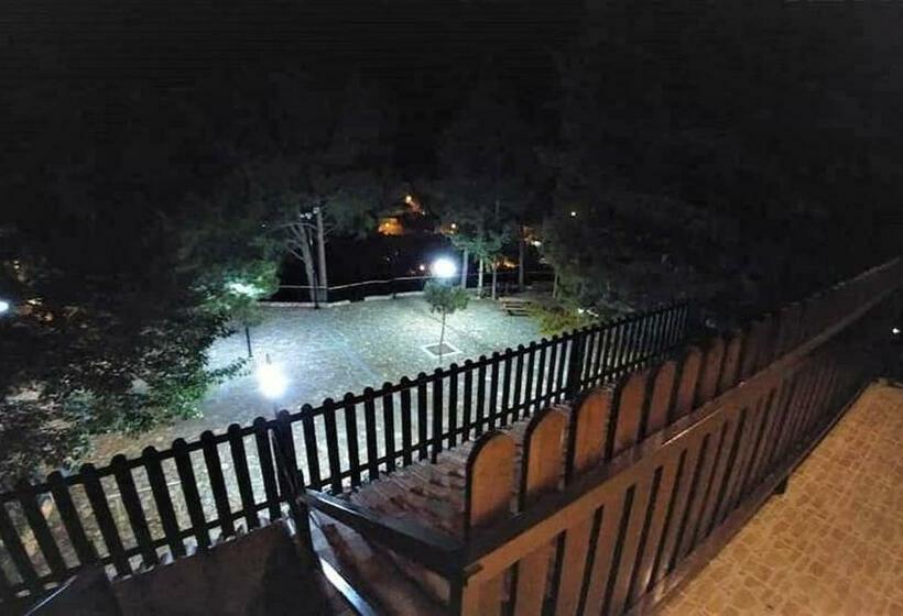 스탠다드 룸 산 전망, Perneia Rooms