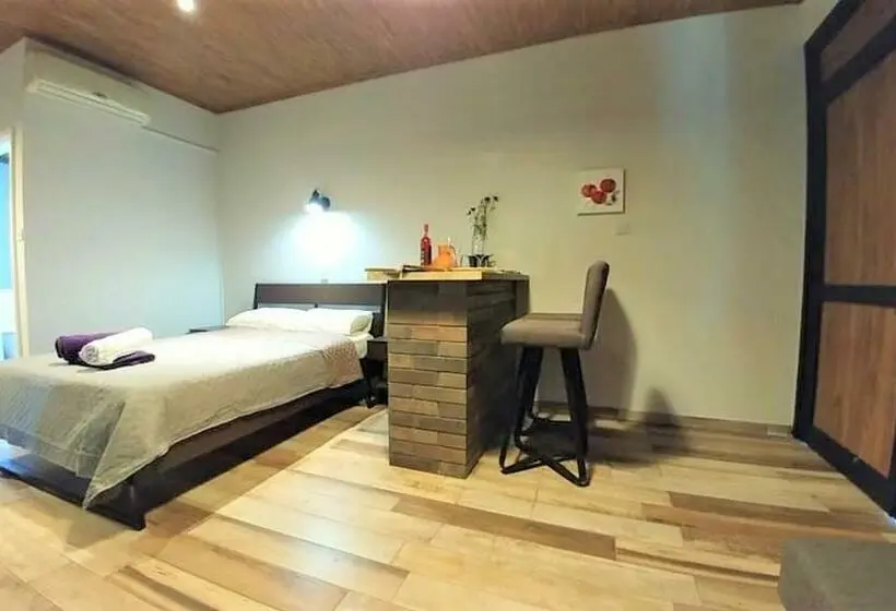 マウンテンビュースタンダードルーム, Perneia Rooms