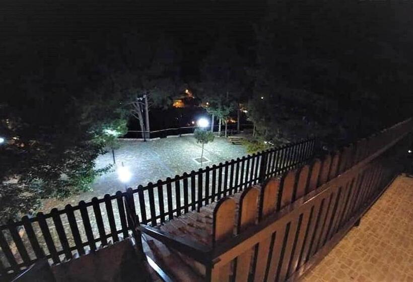 디럭스 룸, Perneia Rooms