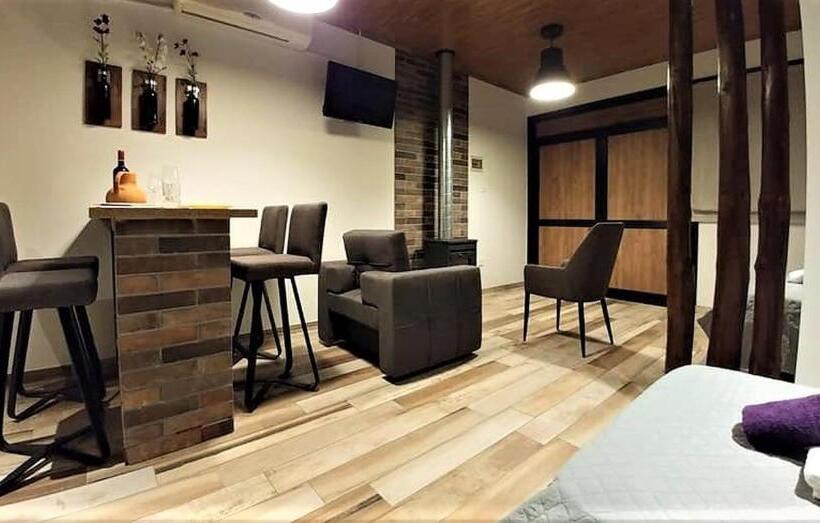 디럭스 룸, Perneia Rooms