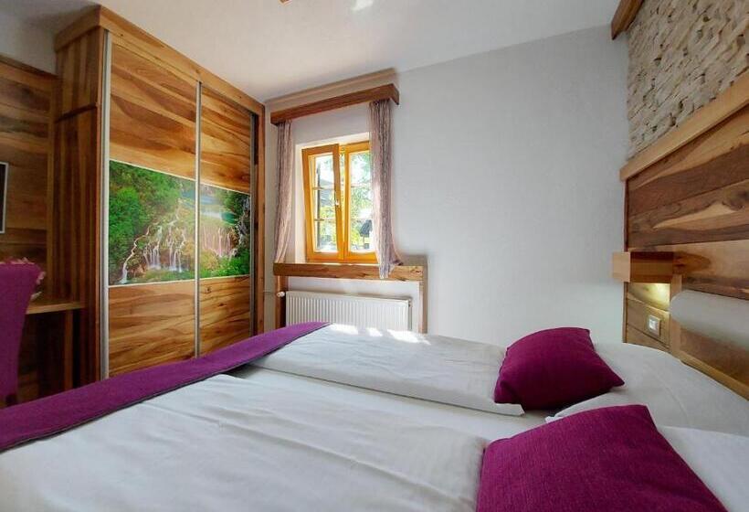 اتاق سوپریور, Plitvice Ethno House