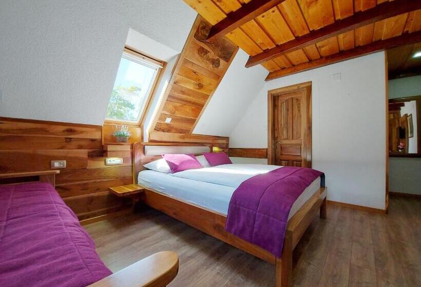 اتاق سوپریور سه تخته, Plitvice Ethno House