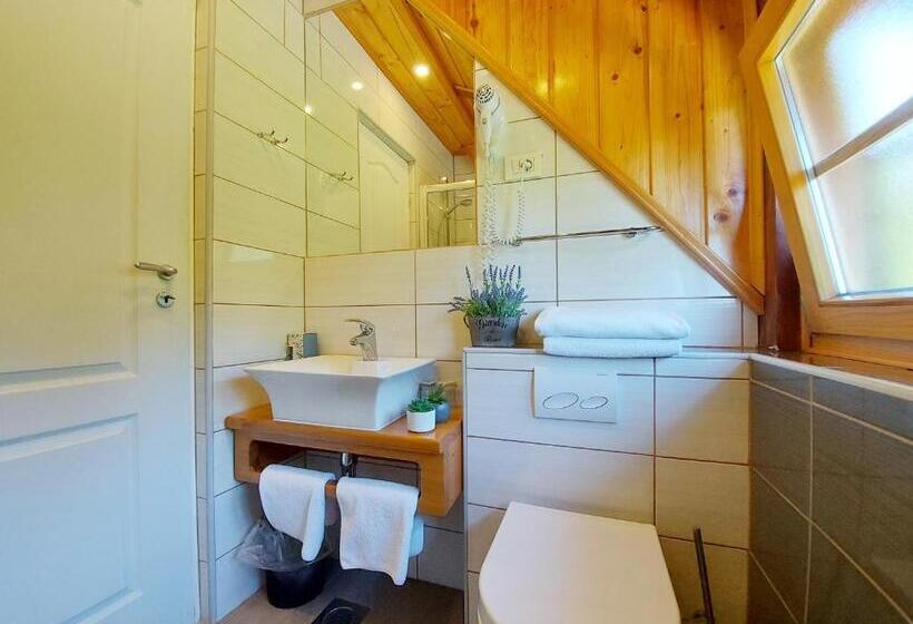 غرفة إقتصادية, Plitvice Ethno House