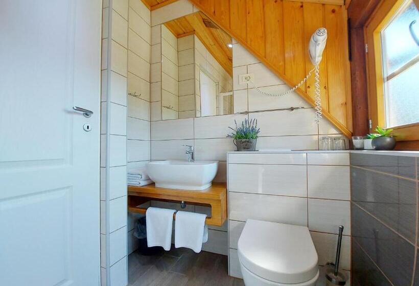 غرفة إقتصادية, Plitvice Ethno House