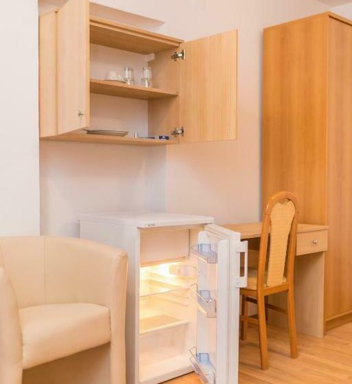 オーシャンビュースタンダードルームバルコニー付き, Captain's Club