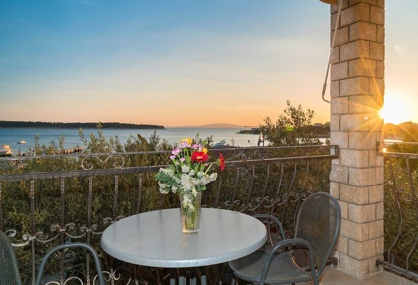 オーシャンビューデラックスルーム, Captain's Club