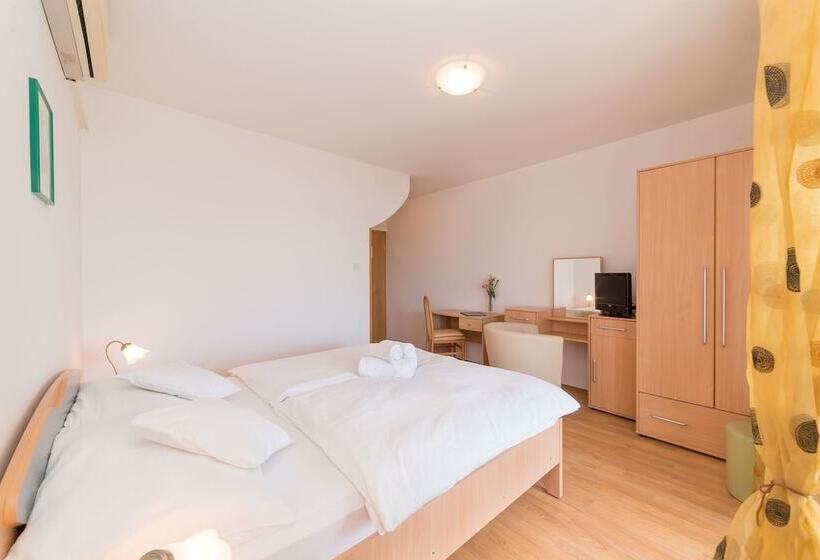 オーシャンビューデラックスルーム, Captain's Club