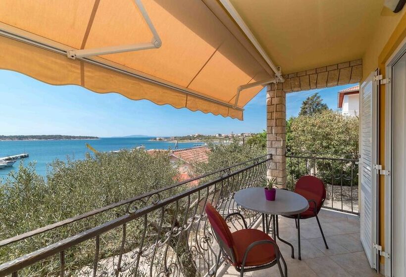 オーシャンビューデラックスルーム, Captain's Club