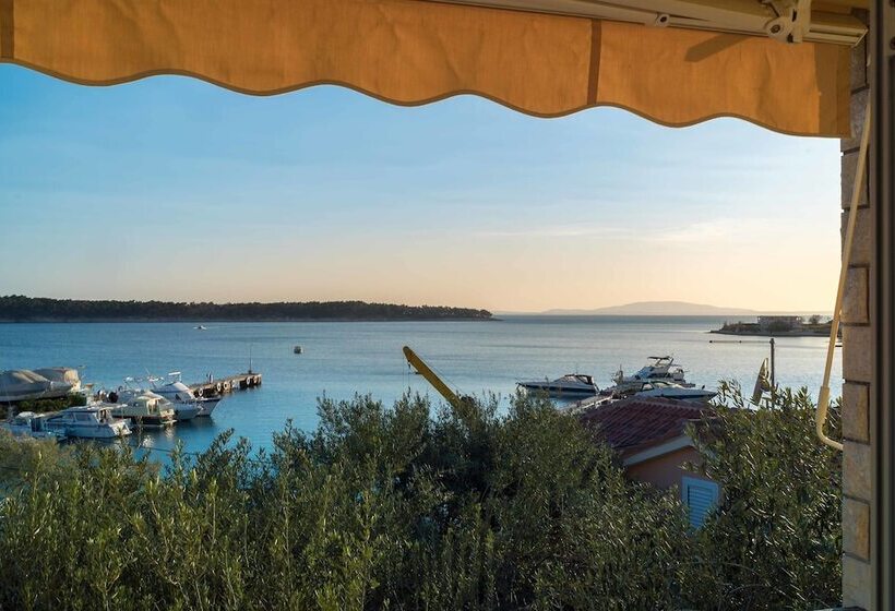 オーシャンビューデラックスルーム, Captain's Club