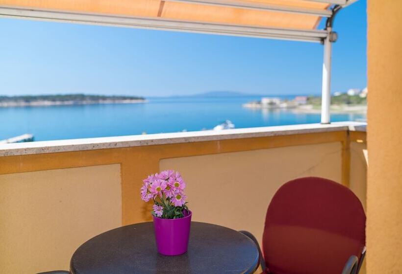 オーシャンビューデラックスルーム, Captain's Club