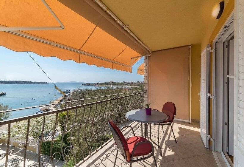 オーシャンビューデラックスルーム, Captain's Club