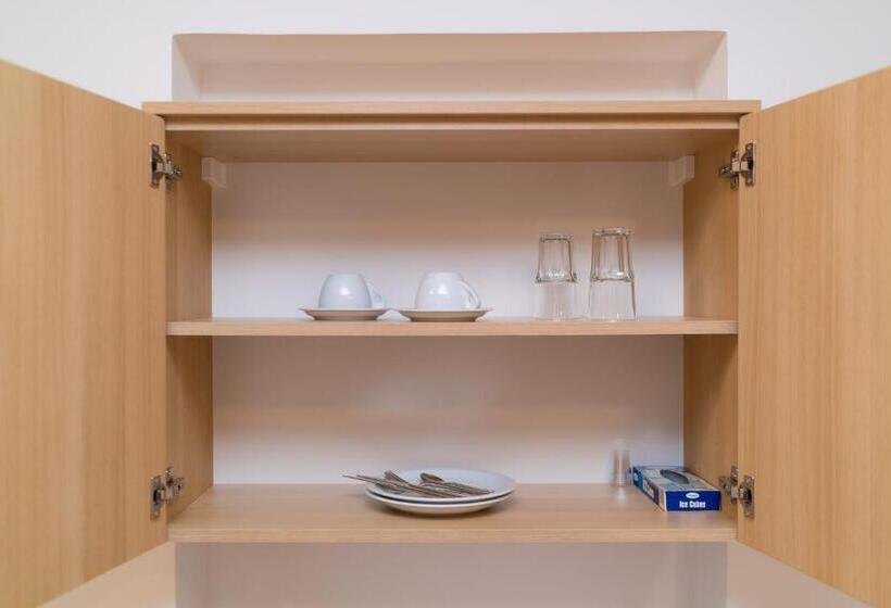 オーシャンビュースタンダードルームバルコニー付き, Captain's Club