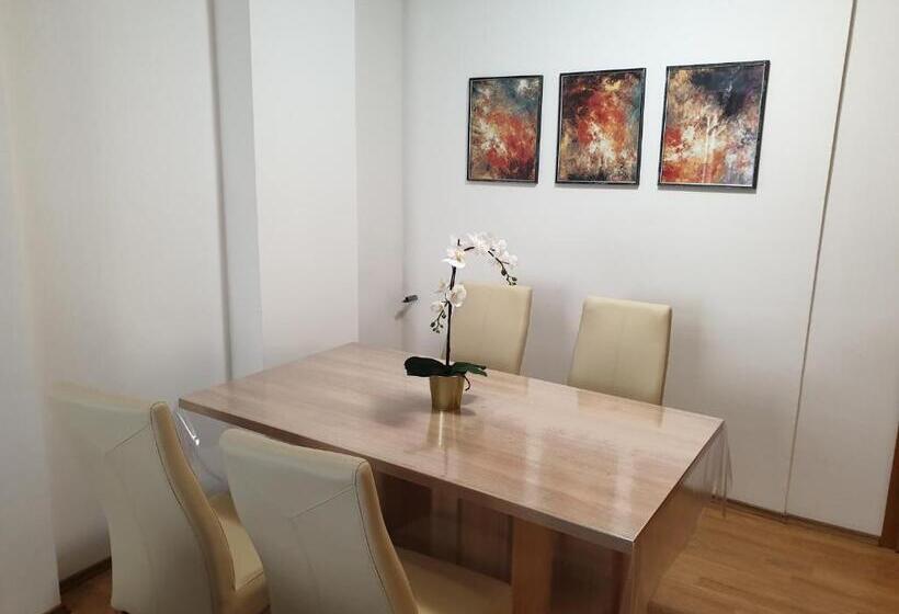 バルコニー付２ベッドルームアパートメント, Captain's Club