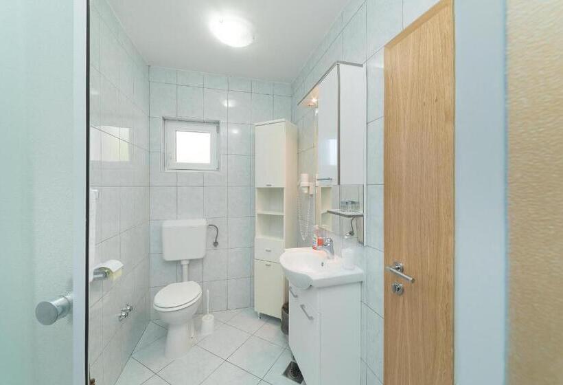 庭の見えるバルコニー月スタンダードルーム, Captain's Club