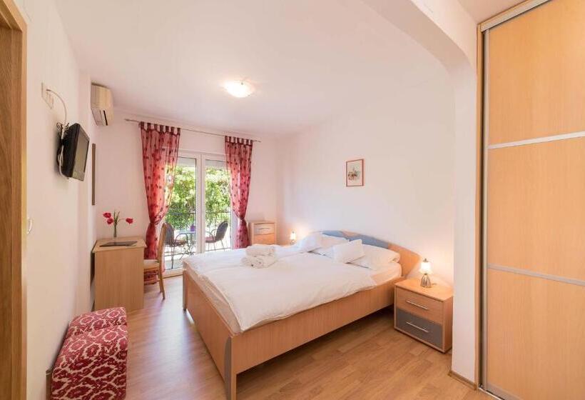 庭の見えるバルコニー月スタンダードルーム, Captain's Club