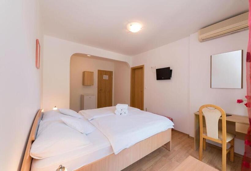 庭の見えるバルコニー月スタンダードルーム, Captain's Club