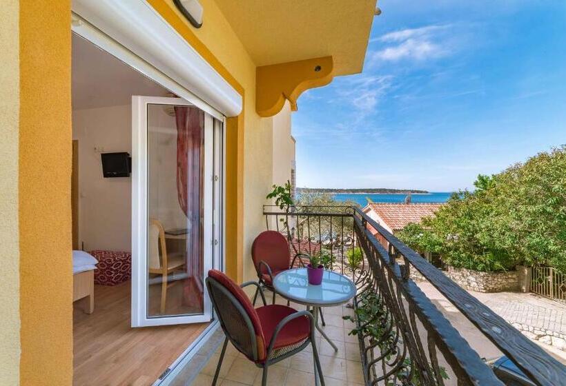 غرفة قياسية مزودة بشرفة مطلة على الحديقة, Captain's Club