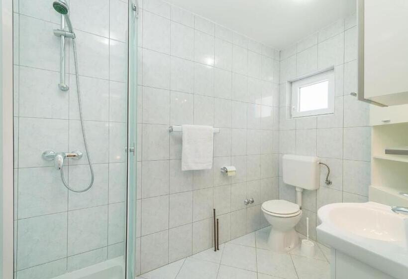 庭の見えるバルコニー月スタンダードルーム, Captain's Club