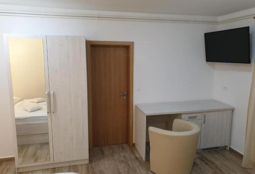 スタンダードトリプルルーム, Captain's Club