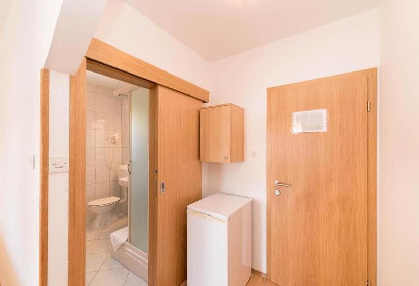 オーシャンビューデラックスルームバルコニー付き, Captain's Club