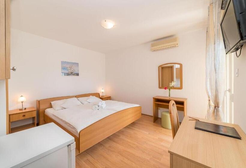 ガーデンビュースタンダードルーム, Captain's Club