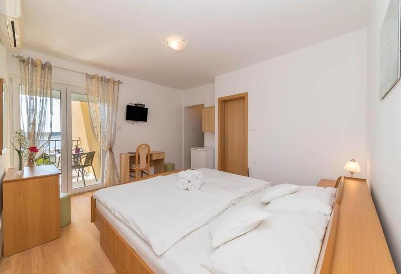 ガーデンビュースタンダードルーム, Captain's Club