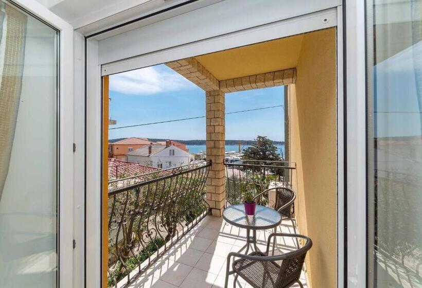 ガーデンビュースタンダードルーム, Captain's Club