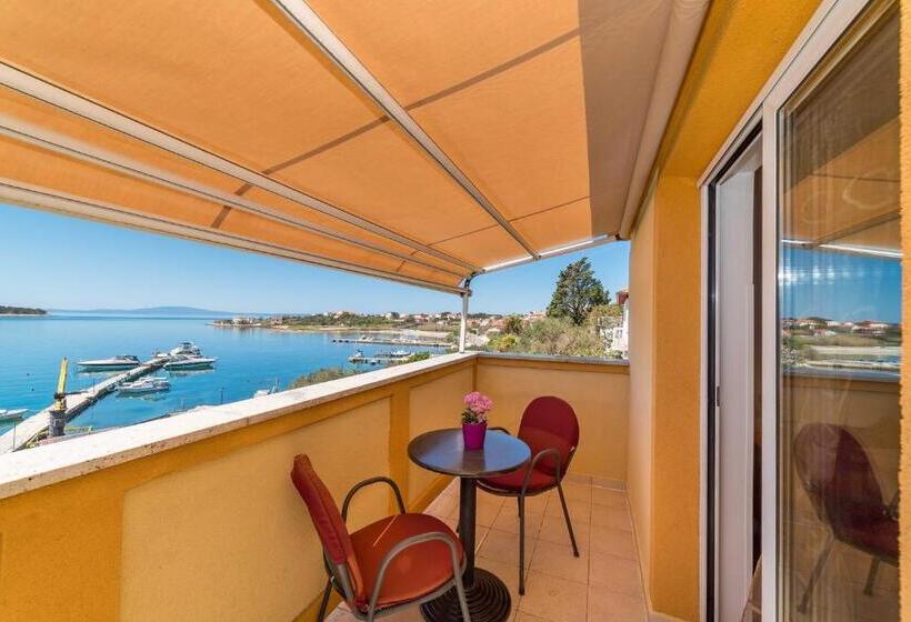 オーシャンビューデラックスルーム, Captain's Club