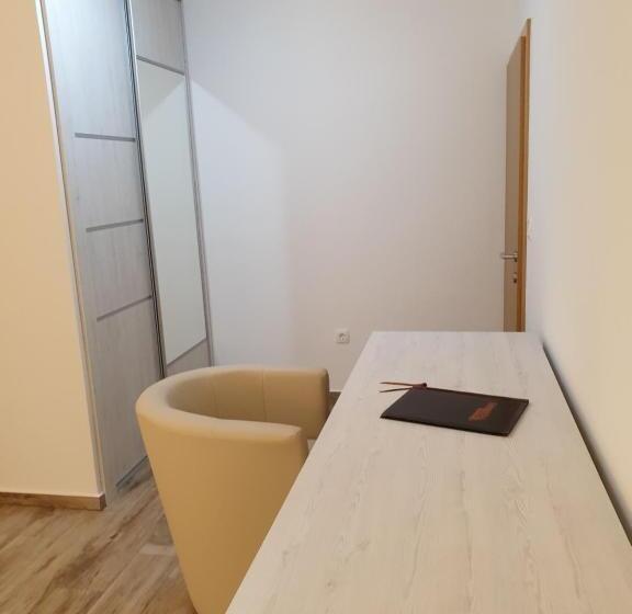 １階の１ベッドルームアパートメント, Captain's Club