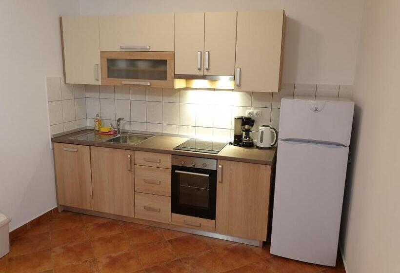 １ベッドルームアパートメント, Captain's Club