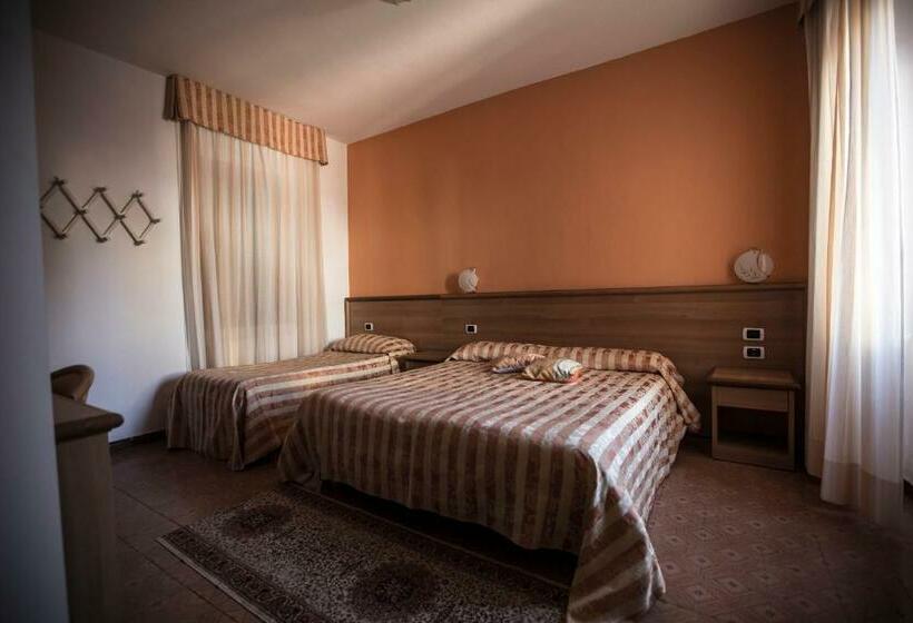 스탠다드 트리플 룸, Albergo La Veranda