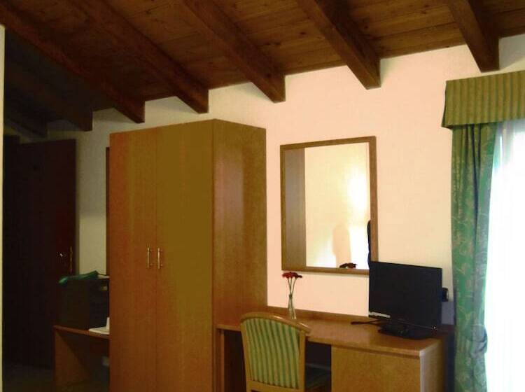 Четырехместный Номер Стандарт, Albergo La Veranda