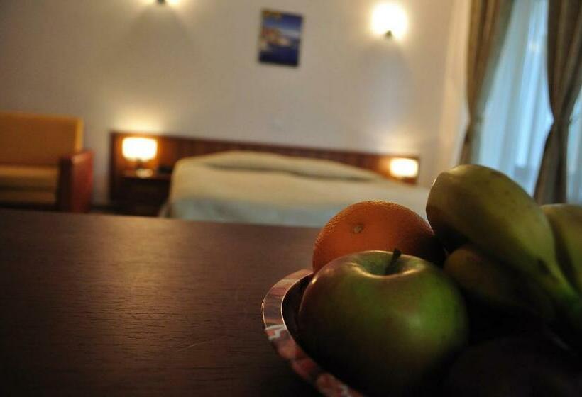 غرفة قياسية, Fisherman S Hut Family