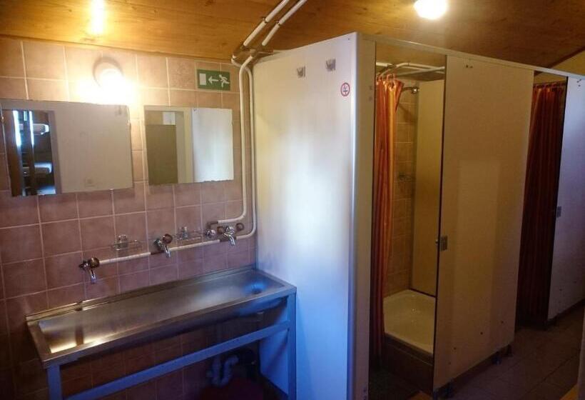 سرير فى غرفة مشتركه, Hôtel Pension Du Lac Bleu