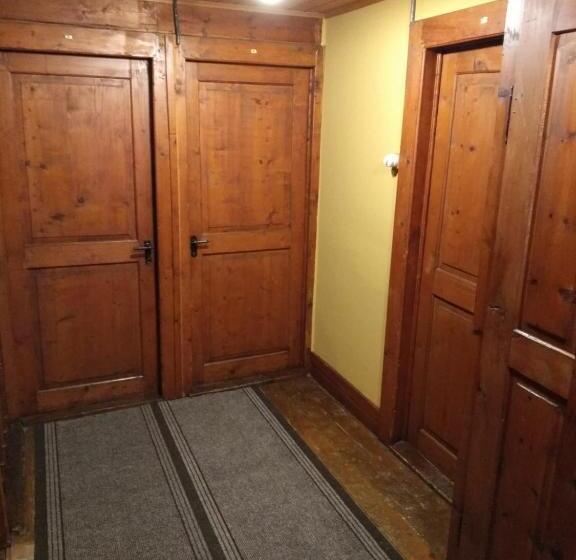 غرفة قياسية مطلة على الجبل, Hôtel Pension Du Lac Bleu