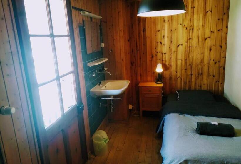 غرفة قياسية فردية مزودة بشُرفة, Hôtel Pension Du Lac Bleu