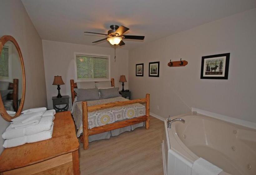 小室, Ogopogo Resort