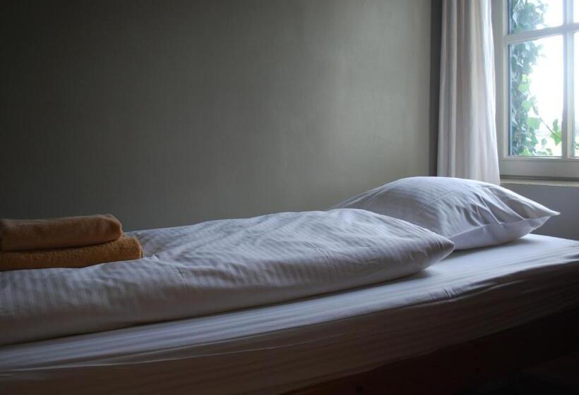 标准单人间共用浴室, Orshof