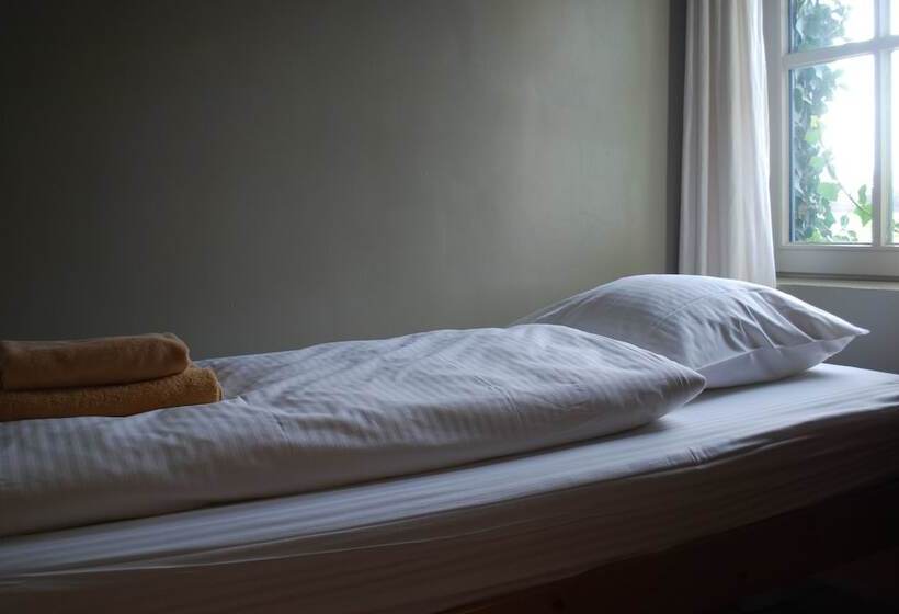 标准单人间共用浴室, Orshof