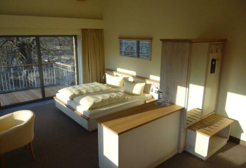 جناح جونيور, Und Restaurant Am Peenetal