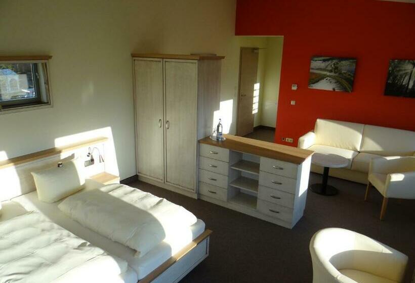 جناح جونيور, Und Restaurant Am Peenetal