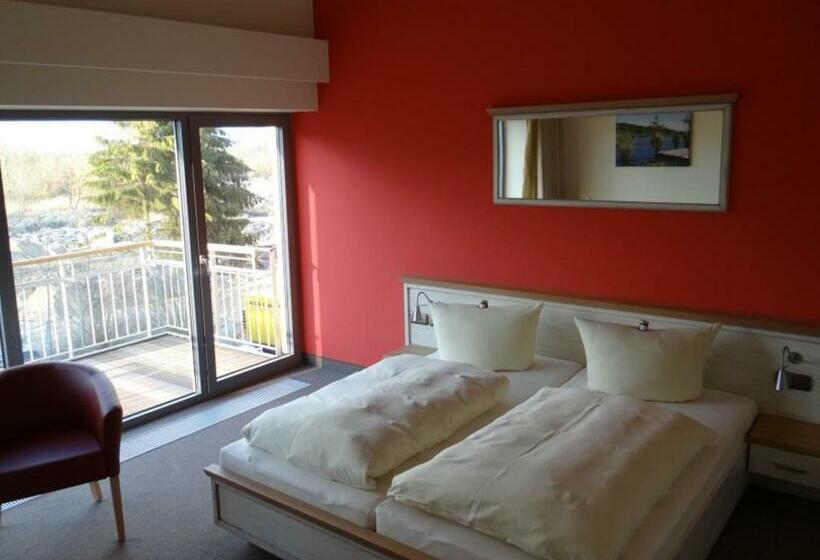 غرفة ديلوكس مزودة بشرفة, Und Restaurant Am Peenetal