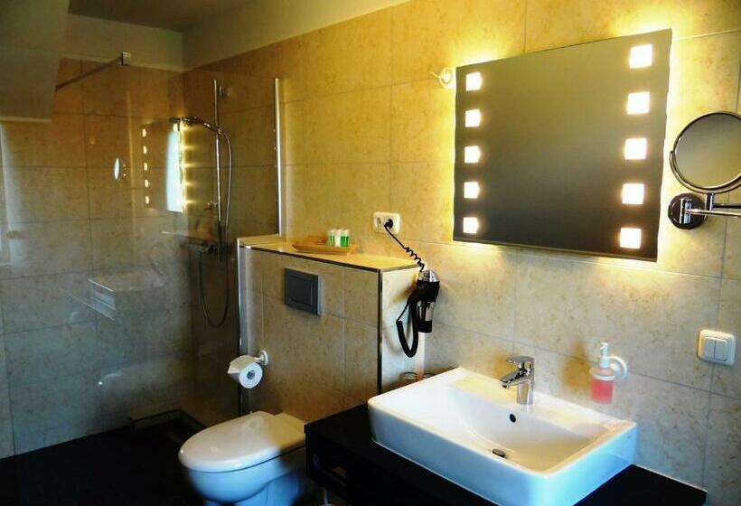 منزل غرفة نوم واحدة, Und Restaurant Am Peenetal