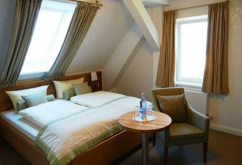 منزل غرفة نوم واحدة, Und Restaurant Am Peenetal