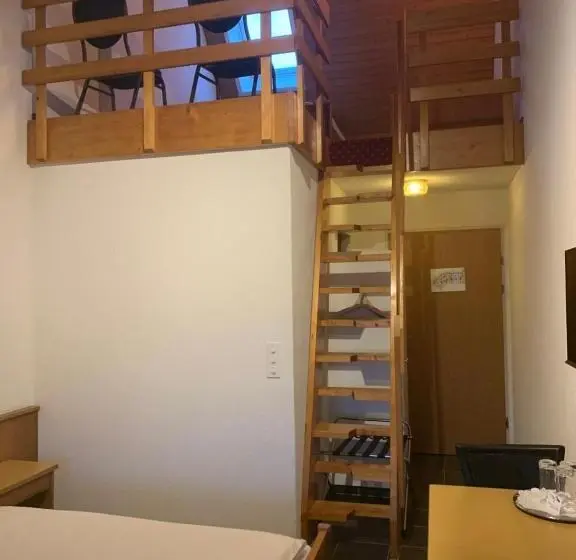 Standard Quadruple Room, Parkhotel Wangs