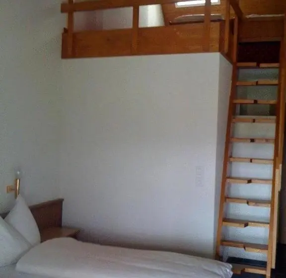 Standard Quadruple Room, Parkhotel Wangs