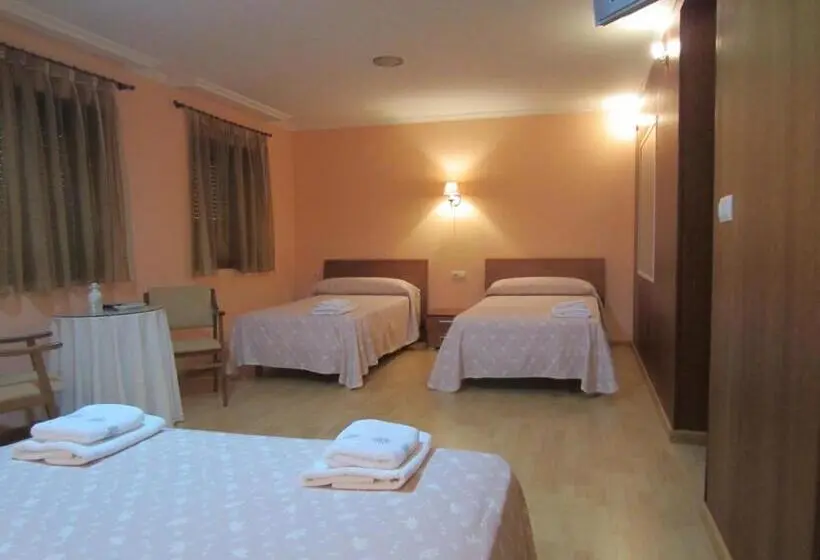 スタンダード４人部屋, Hostal Conde Rey