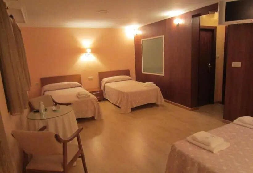 スタンダード４人部屋, Hostal Conde Rey