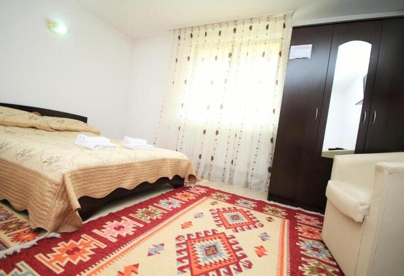 4인용 스탠다드 룸, Pensiunea Ciobanelu